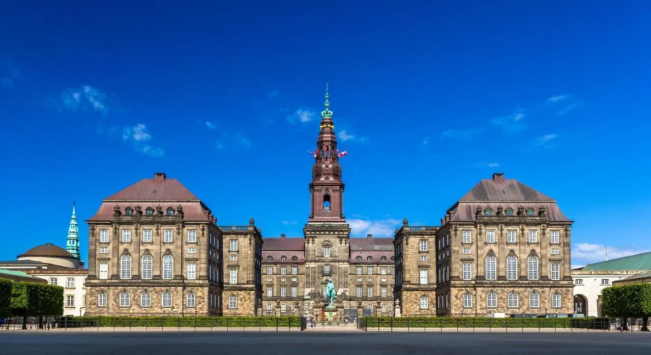 Large 4 Bedroom With Balcony & Bathtub In Cph City Copenhagen Denmark