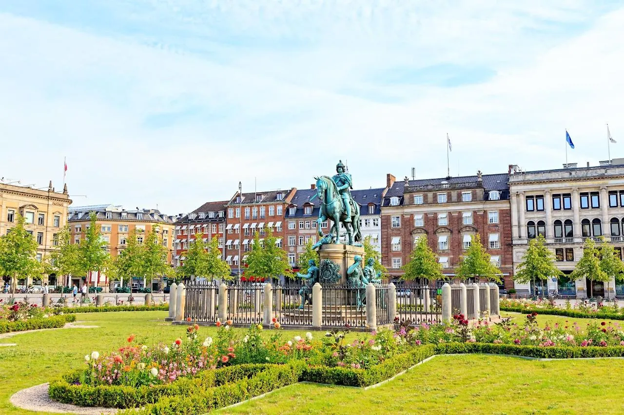 Large 4 Bedroom With Balcony & Bathtub In Cph City Copenhagen Denmark