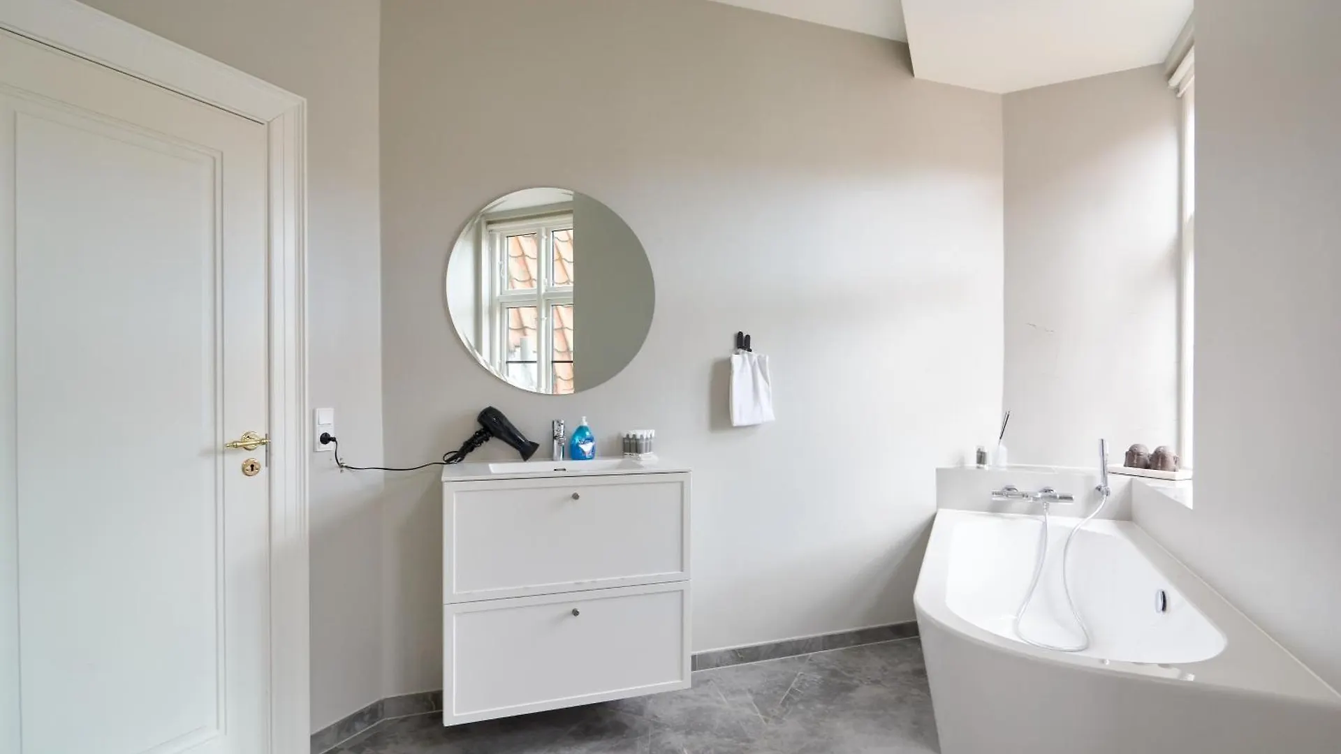 Large 4 Bedroom With Balcony & Bathtub In Cph City Copenaghen